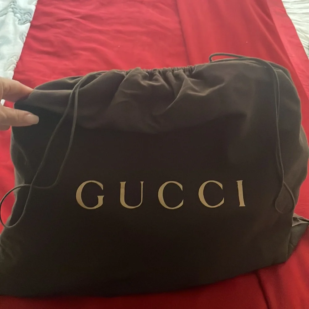AUTHENTIC GUCCI BAG MINT CONDITION - Picture 4 of 4